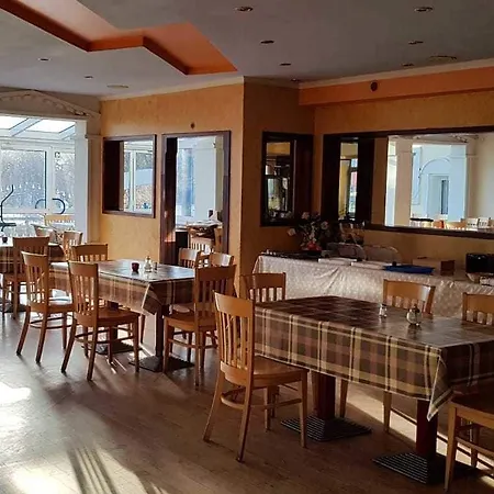 Restaurant 1000 Hotel 3*