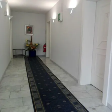 Ξενοδοχείο Restaurant 1000 3*