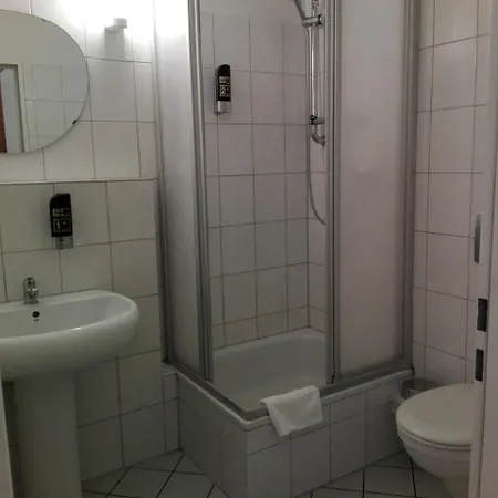 Restaurant 1000 מלון קלן