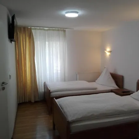 Restaurant 1000 מלון