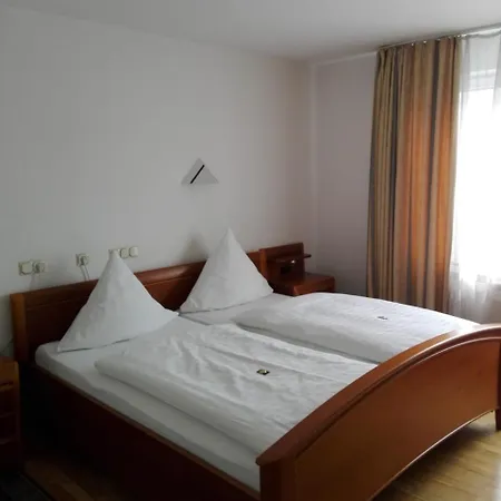 מלון Restaurant 1000 3*