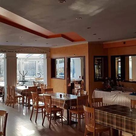 Restaurant 1000 מלון