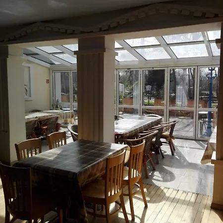 Restaurant 1000 מלון קלן