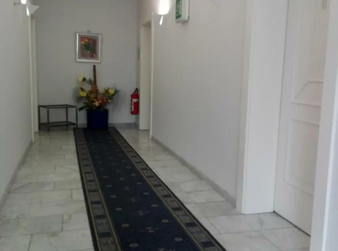 Ξενοδοχείο Restaurant 1000 3*